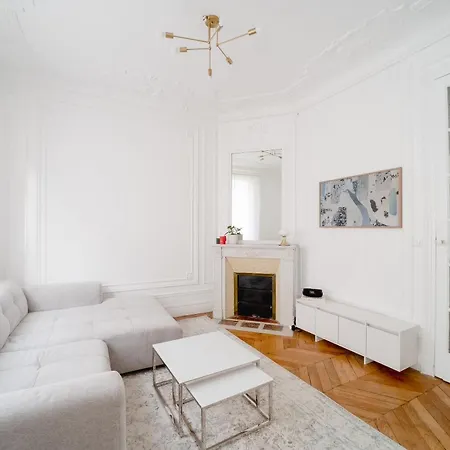 Joli Tour Eiffel 2 & Balcon Appartement *
